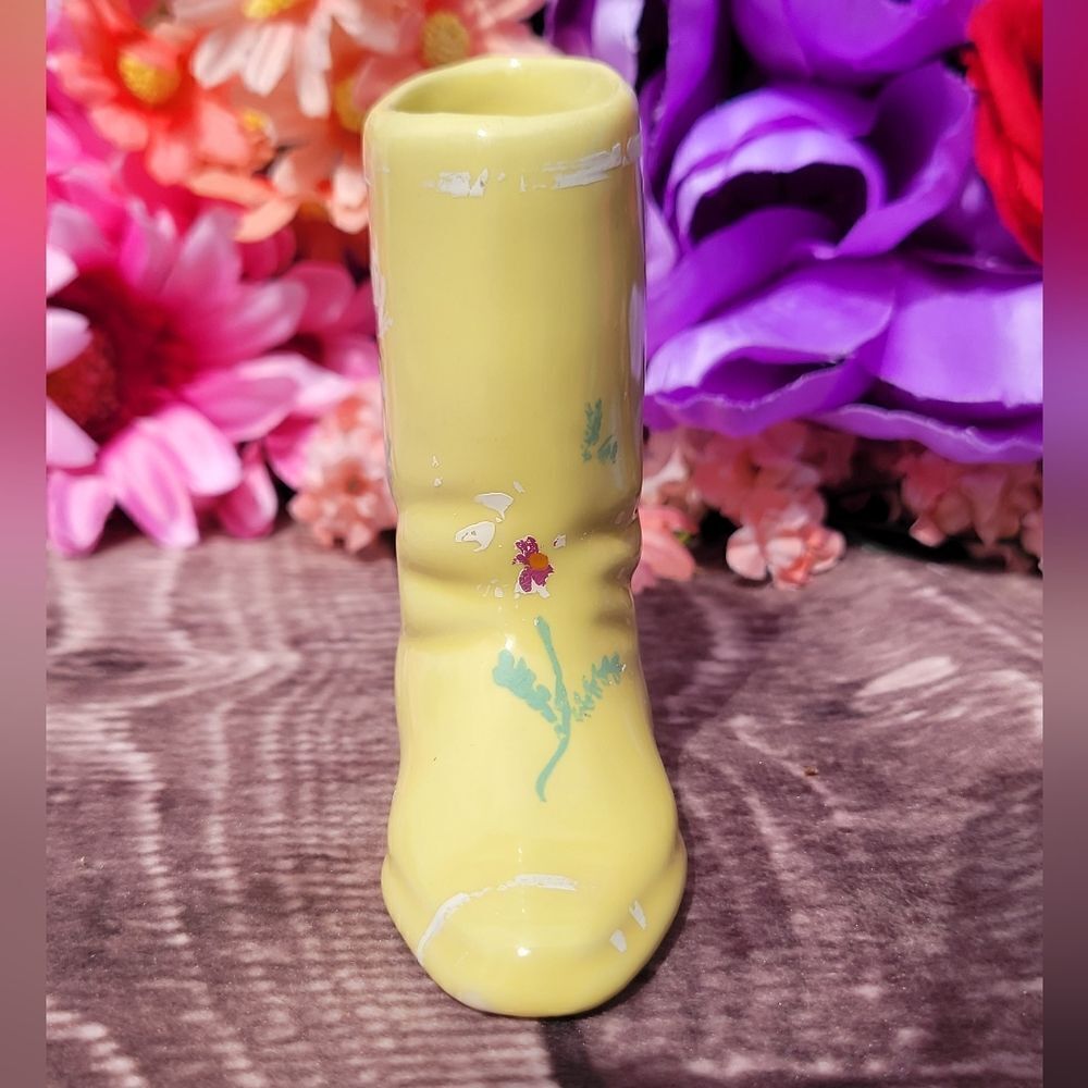 Ceramic Yellow Boot‎ - Picture 2 of 8